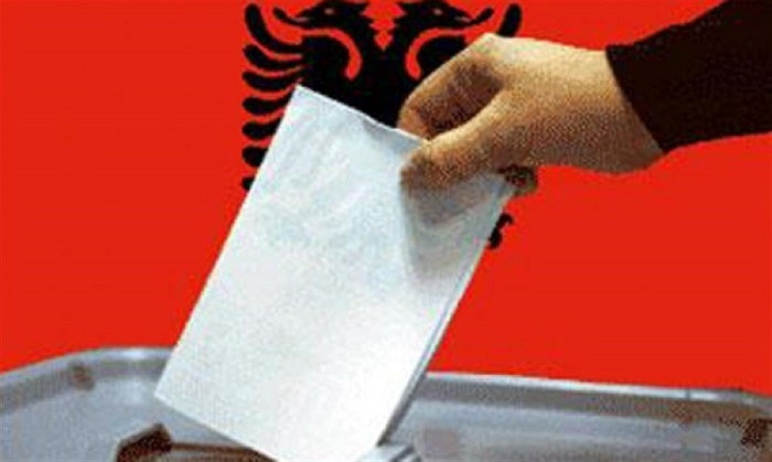 Έκλεισαν οι κάλπες στην Αλβανία: Καταγγελίες για νοθεία και εξαγορά ψήφων (βίντεο)